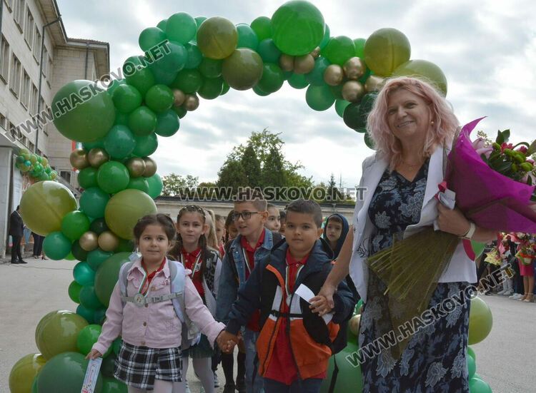 Тържествено откриха учебната година в СУ „Васил Левски“ в Хасково