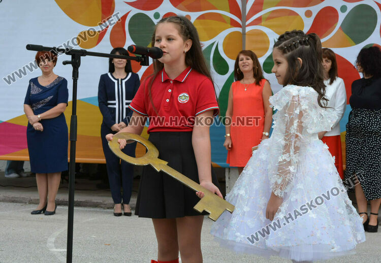 Тържествено откриха учебната година в СУ „Васил Левски“ в Хасково