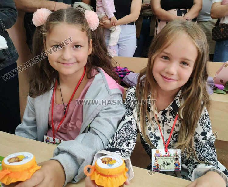 98 първокласници прекрачиха прага на ОУ „Христо Смирненски“ в Хасково