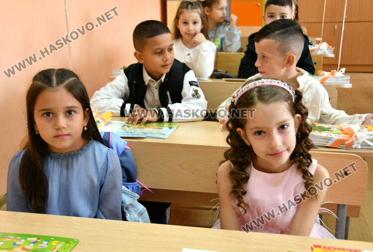 98 първокласници прекрачиха прага на ОУ „Христо Смирненски“ в Хасково