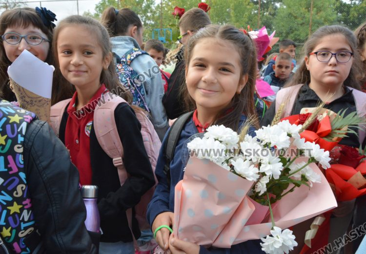 Тържествено откриха учебната година в СУ „Васил Левски“ в Хасково