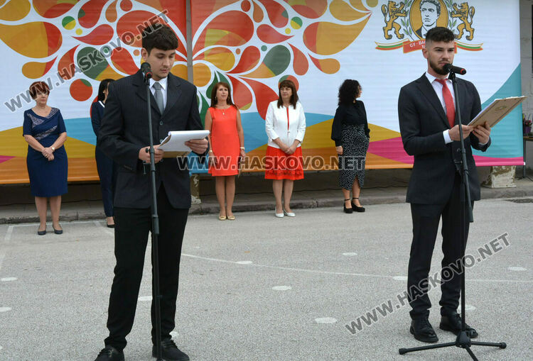 Тържествено откриха учебната година в СУ „Васил Левски“ в Хасково