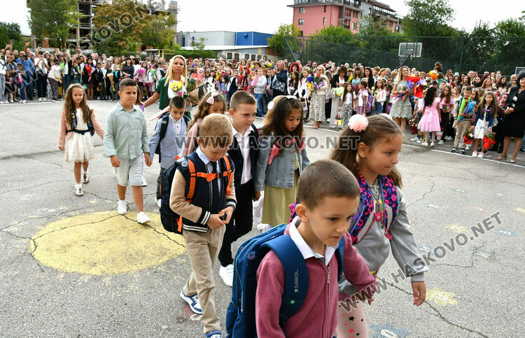 98 първокласници прекрачиха прага на ОУ „Христо Смирненски“ в Хасково