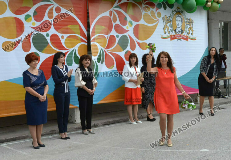 Тържествено откриха учебната година в СУ „Васил Левски“ в Хасково