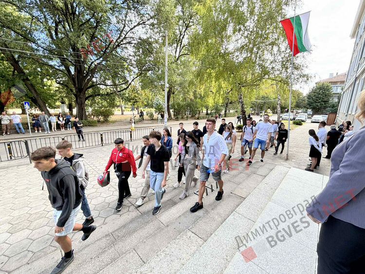 С емоции, радост и мотивация стартира учебната година в Димитровград