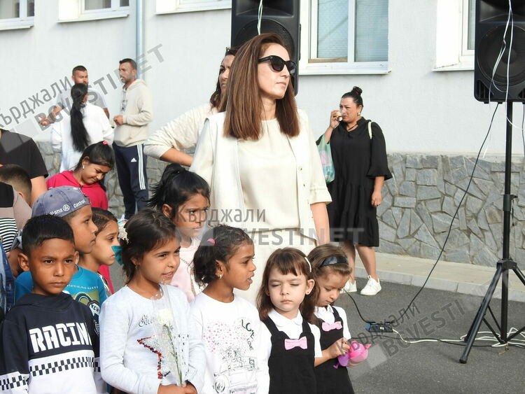 Откриха новата учебна година в „Яворов“,286 деца влязоха в класните стаи