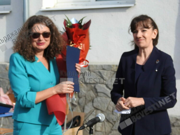 Откриха новата учебна година в „Яворов“,286 деца влязоха в класните стаи