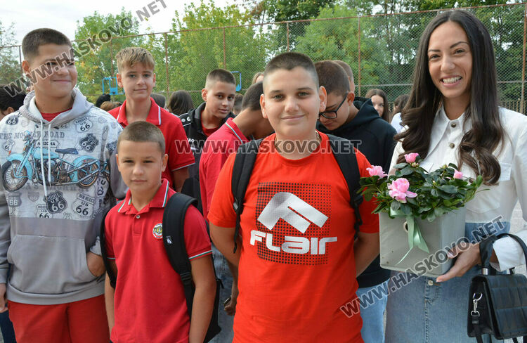 Тържествено откриха учебната година в СУ „Васил Левски“ в Хасково