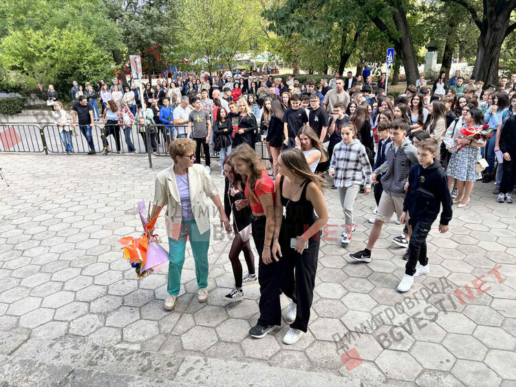 С емоции, радост и мотивация стартира учебната година в Димитровград