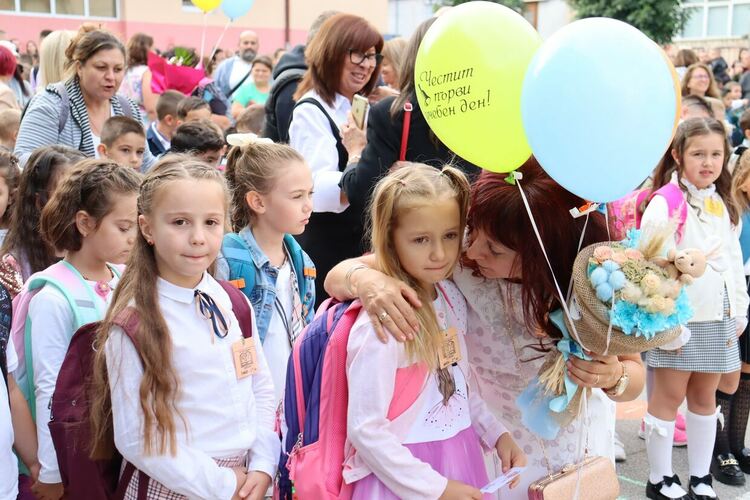 Панда посреща учениците в ОУ „Св. Климент Охридски“