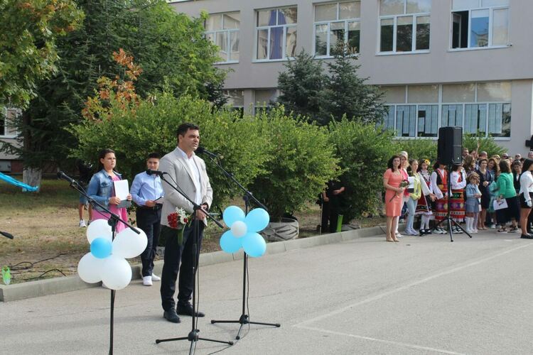 С емоции, радост и мотивация стартира учебната година в Димитровград