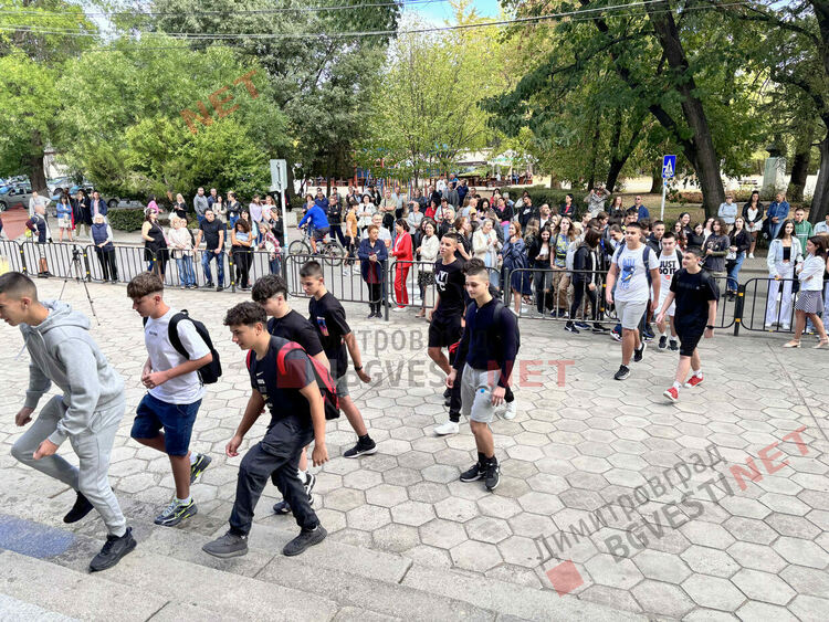 С емоции, радост и мотивация стартира учебната година в Димитровград