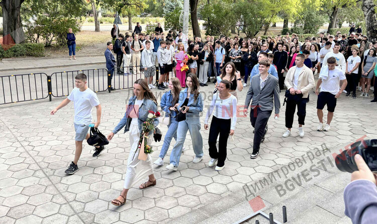 С емоции, радост и мотивация стартира учебната година в Димитровград