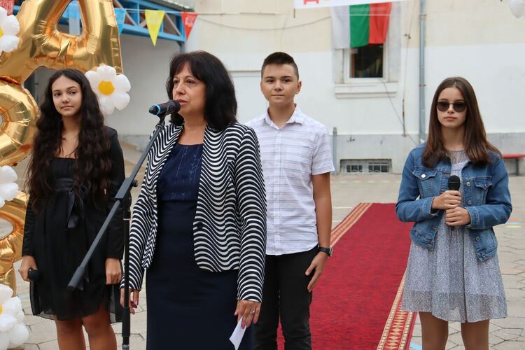 Панда посреща учениците в ОУ „Св. Климент Охридски“