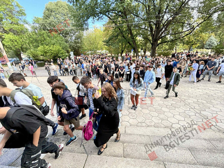 С емоции, радост и мотивация стартира учебната година в Димитровград