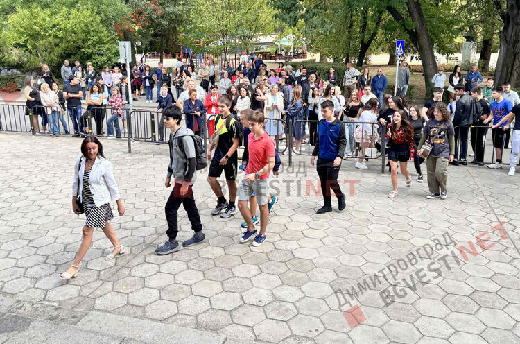 С емоции, радост и мотивация стартира учебната година в Димитровград