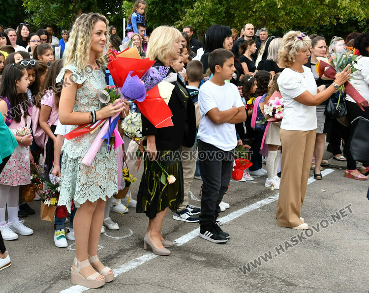 98 първокласници прекрачиха прага на ОУ „Христо Смирненски“ в Хасково