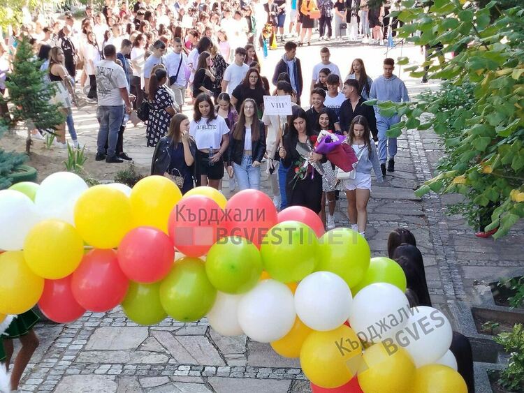 ПГ по туризъм “Проф.д-р Асен Златаров“ откри тържествено новата учебна година 