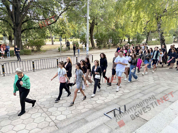 С емоции, радост и мотивация стартира учебната година в Димитровград