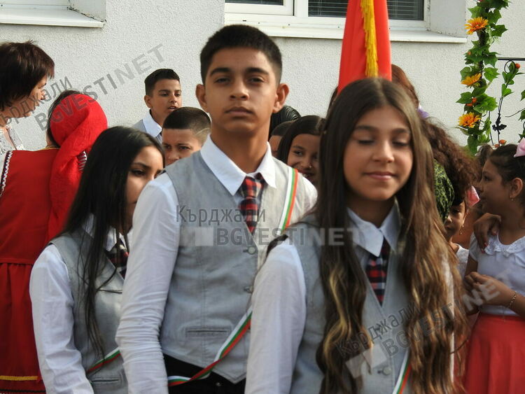 Откриха новата учебна година в „Яворов“,286 деца влязоха в класните стаи