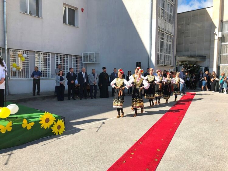 ЧЕСТИТ ПЪРВИ УЧЕБЕН ДЕН!