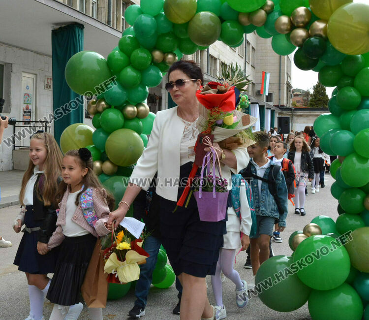 Тържествено откриха учебната година в СУ „Васил Левски“ в Хасково