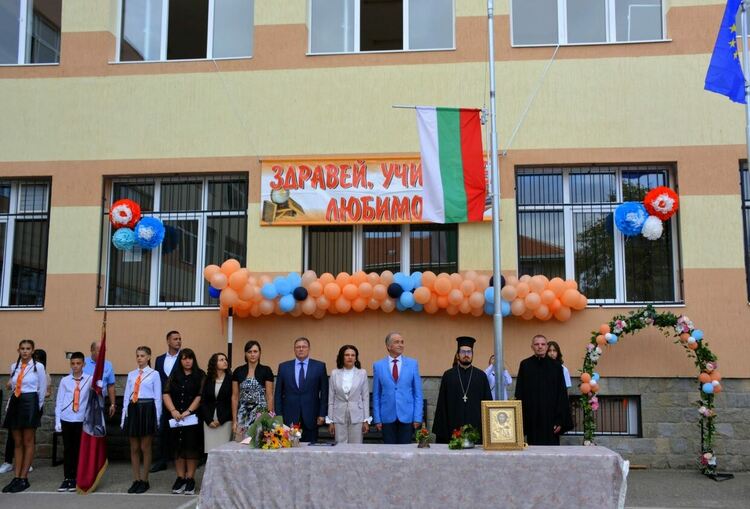 Започна новата учебна година в Асеновград 