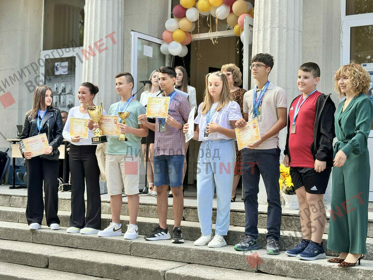 С емоции, радост и мотивация стартира учебната година в Димитровград