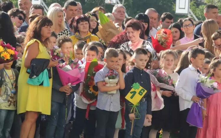 Утре ще е празник за деца, родители, учители, директори. А после идва ред на ежедневието.