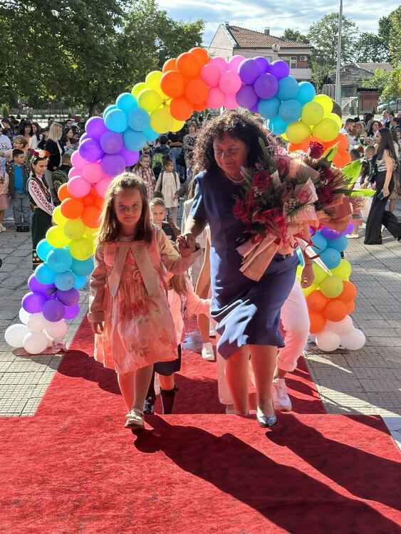 Училища и детски градини откриха учебната година