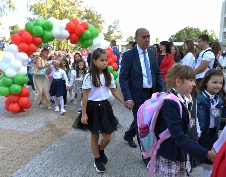 Започна новата учебна година в Асеновград 