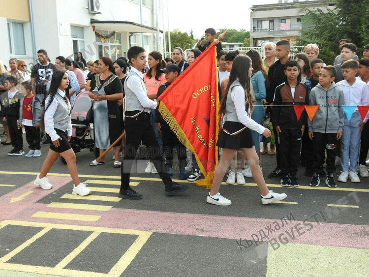 Откриха новата учебна година в „Яворов“,286 деца влязоха в класните стаи