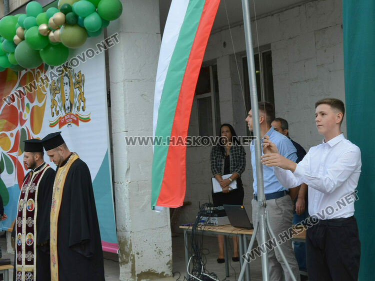 Тържествено откриха учебната година в СУ „Васил Левски“ в Хасково