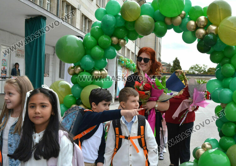 Тържествено откриха учебната година в СУ „Васил Левски“ в Хасково