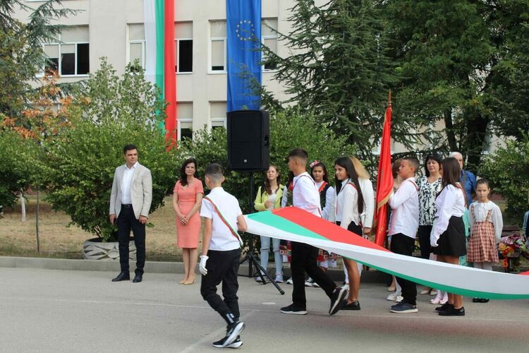 С емоции, радост и мотивация стартира учебната година в Димитровград