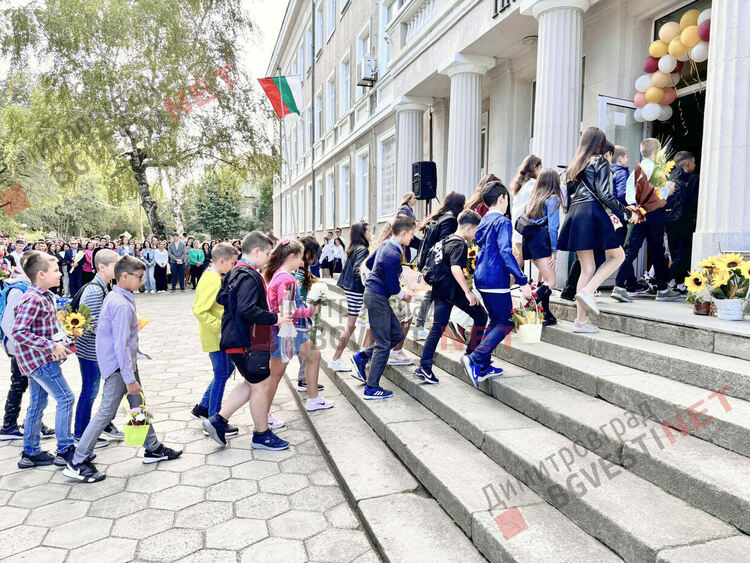 С емоции, радост и мотивация стартира учебната година в Димитровград