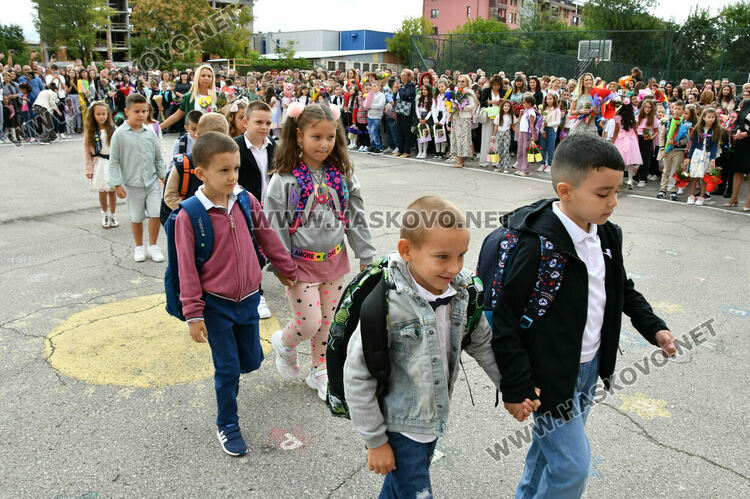 98 първокласници прекрачиха прага на ОУ „Христо Смирненски“ в Хасково