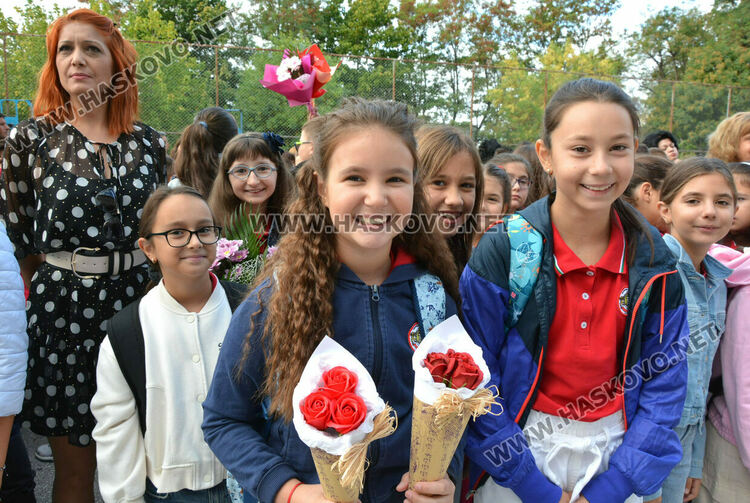 Тържествено откриха учебната година в СУ „Васил Левски“ в Хасково