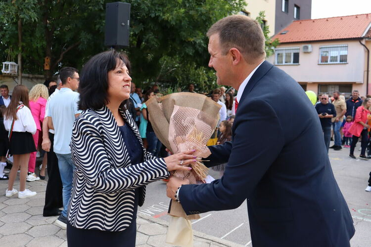 Панда посреща учениците в ОУ „Св. Климент Охридски“