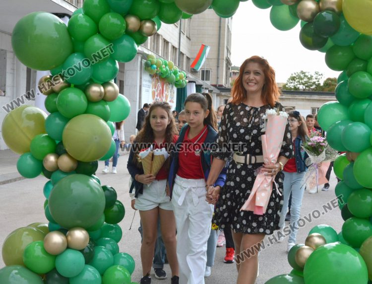 Тържествено откриха учебната година в СУ „Васил Левски“ в Хасково