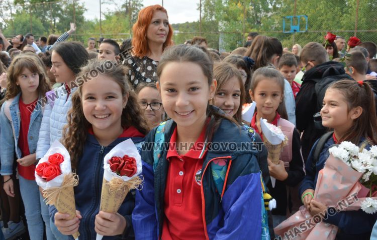 Тържествено откриха учебната година в СУ „Васил Левски“ в Хасково