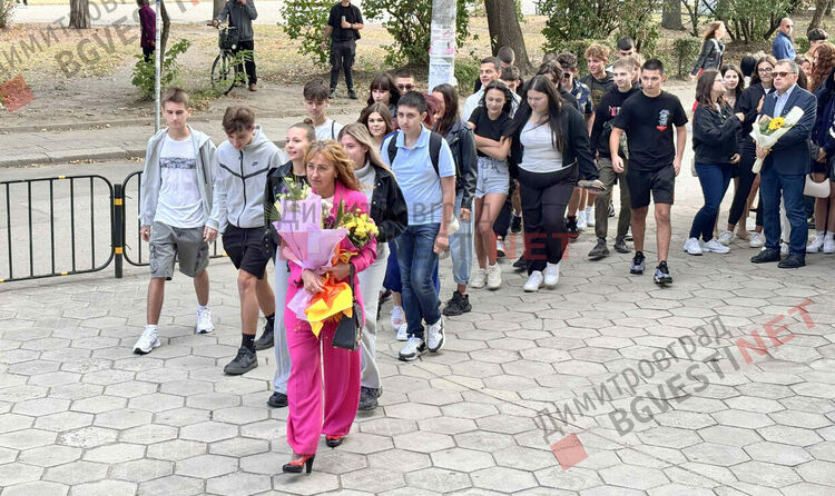 С емоции, радост и мотивация стартира учебната година в Димитровград