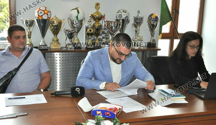 Консултациите за състав на СИК продължиха едва 6 минути