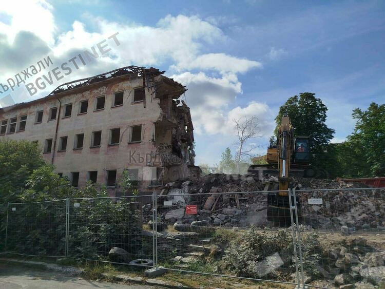 Премахват две опасни сгради в Кърджали,на тяхно място ще има паркове
