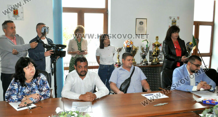 Консултациите за състав на СИК продължиха едва 6 минути