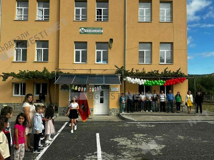 Откриване на новата учебна година в ОУ "Св. Св. Кирил и Методий"  с. Нановица 
