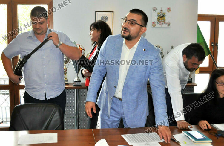 Консултациите за състав на СИК продължиха едва 6 минути