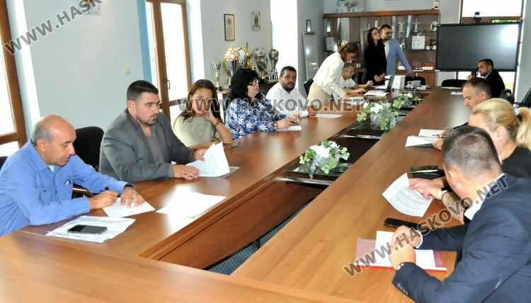 Консултациите за състав на СИК продължиха едва 6 минути