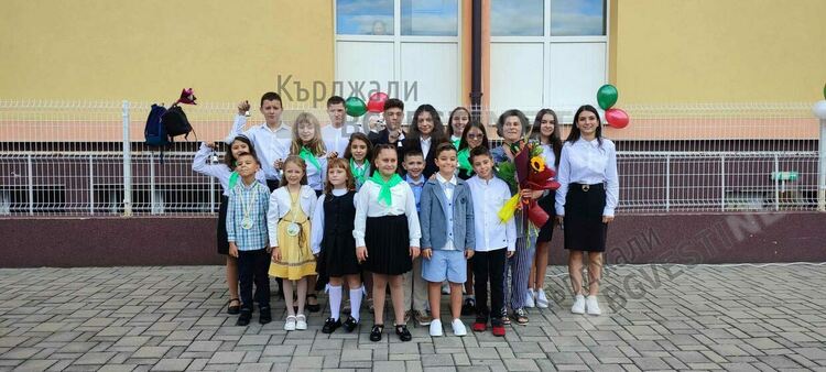 Паисиевите звънчета откриха учебната година! 