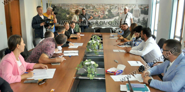 Консултациите за състав на СИК продължиха едва 6 минути